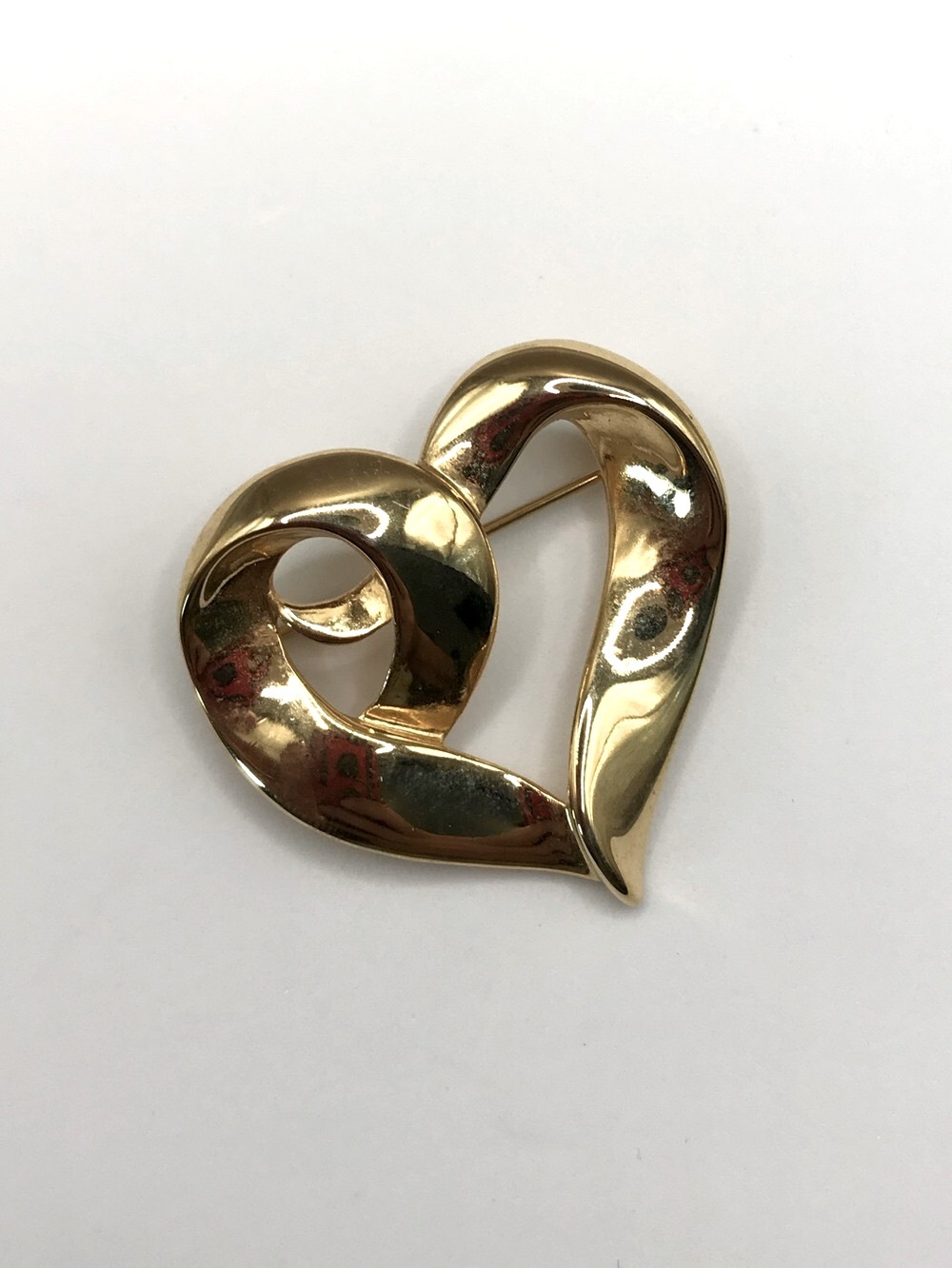 Polished Gold-Tone Ribbon Heart Brooch Pin